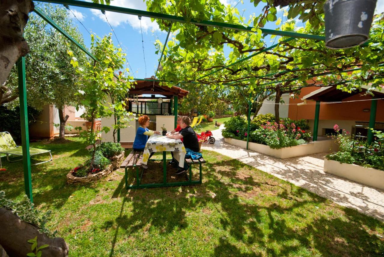 Guest House Bizjak Vinkuran Exterior photo